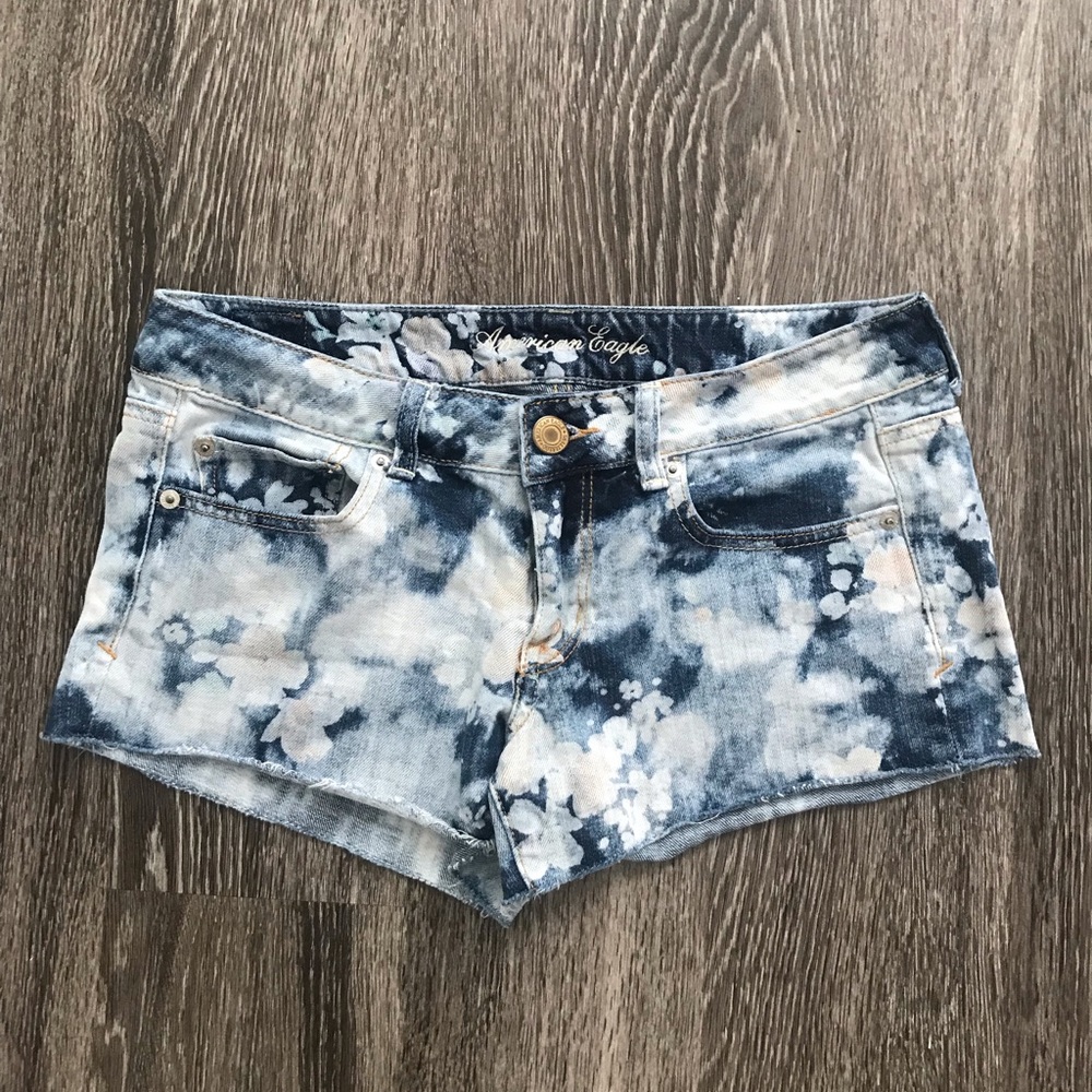 Patterned jean shorts